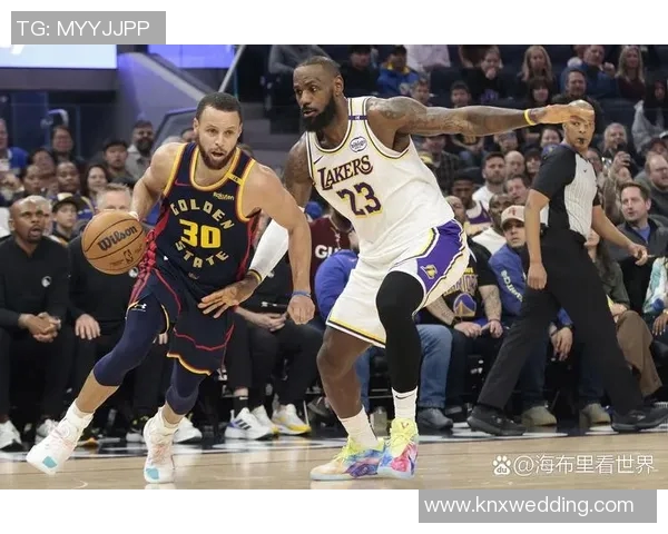 库里7+三分球场次多达152场，比第二的利拉德多100场