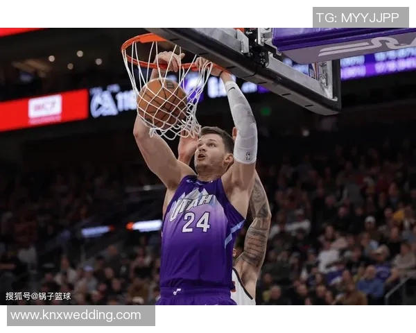 生涯之夜！克拉克斯顿首砍三双+助攻创新高